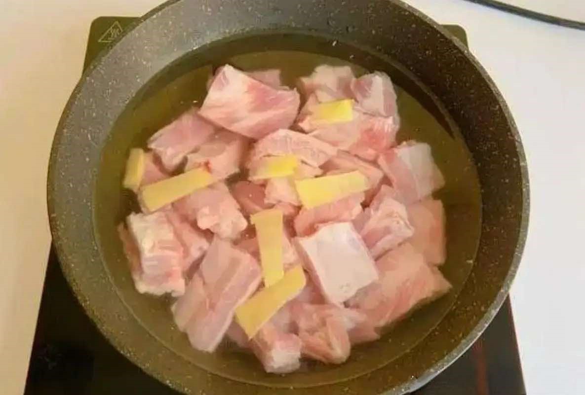 Muốn có món sườn ngon cho Tết này: Đầu bếp giàu kinh nghiệm chỉ cho bạn thao tác quan trọng nhất cần làm trước khi nấu- Ảnh 3.