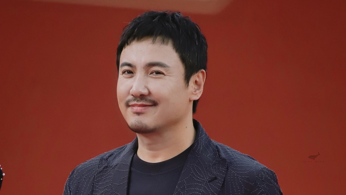 H&eacute; lộ tổ ấm 370m2 của "vua h&agrave;i" Thẩm Đằng: Ph&ograve;ng ngủ view v&ograve;ng cung đẹp như mơ, nhưng chi tiết "bừa bộn" ở ph&ograve;ng kh&aacute;ch mới tiết lộ con người thật của gia chủ- Ảnh 1.