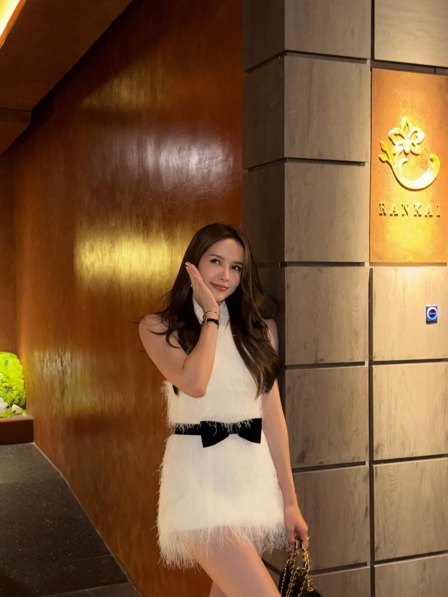 Vật nhỏ tr&ecirc;n tay Thiều Bảo Tr&acirc;m được d&acirc;n mạng truy l&ugrave;ng- Ảnh 8.