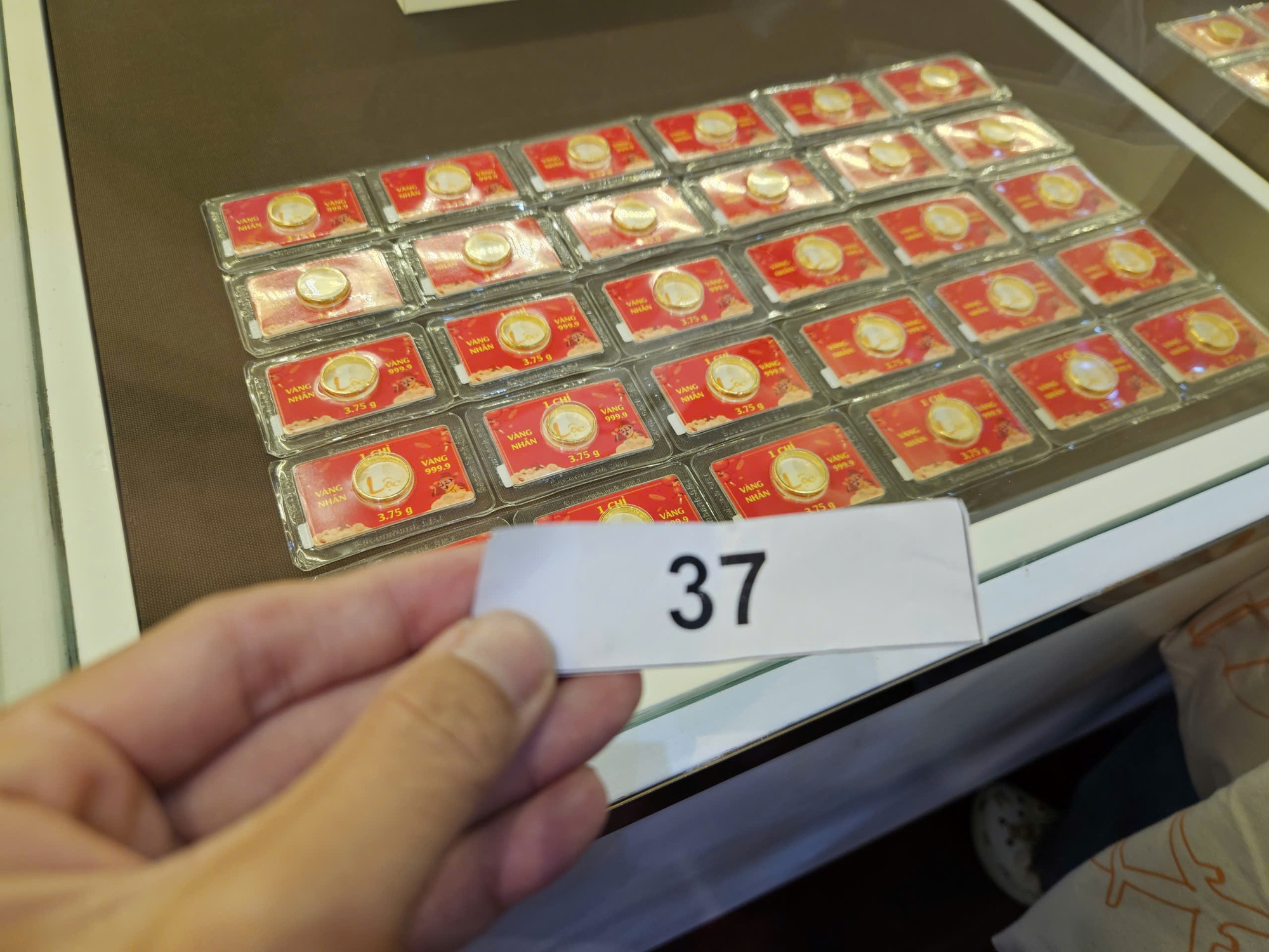 Sáng 28-1, giá vàng miếng SJC, vàng nhẫn tăng lên mức khó tin- Ảnh 1. Sáng 28-1, giá vàng miếng SJC, vàng nhẫn tăng lên mức khó tin- Ảnh 1.