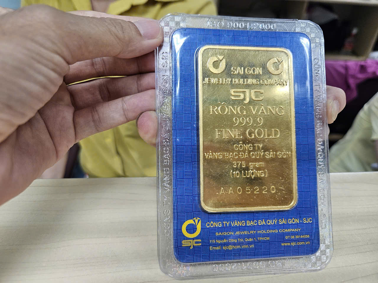 Mua, bán vàng miếng thế nào để tránh bị tịch thu?- Ảnh 1. Mua, bán vàng miếng thế nào để tránh bị tịch thu?- Ảnh 1.