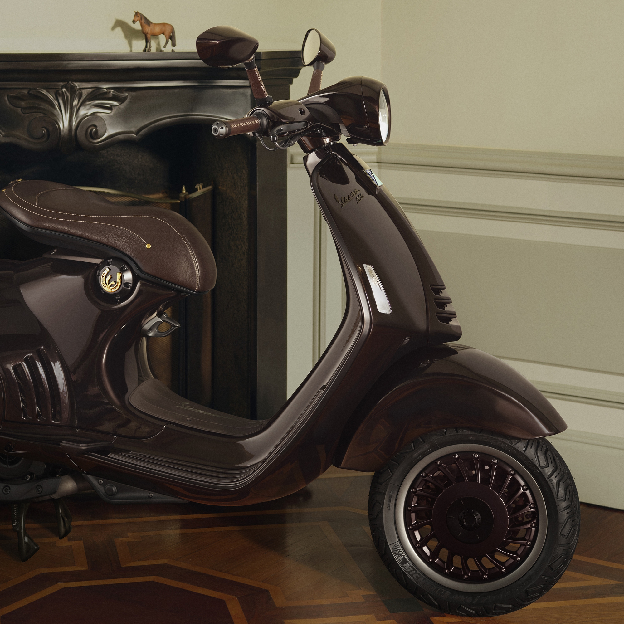 Xem trước Vespa 946 Horse sắp về Việt Nam: Phiên bản giới hạn dành cho người chơi Vespa hệ tuổi ngựa, giá về Việt Nam dễ rơi tầm nửa tỷ- Ảnh 13. Xem trước Vespa 946 Horse sắp về Việt Nam: Phiên bản giới hạn dành cho người chơi Vespa hệ tuổi ngựa, giá về Việt Nam dễ rơi tầm nửa tỷ- Ảnh 13.