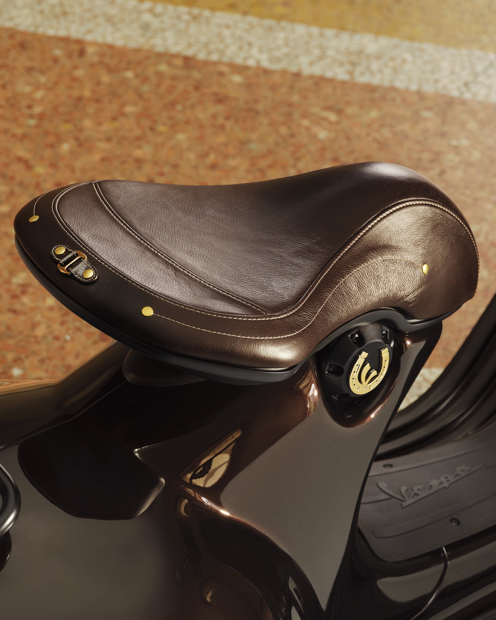 Xem trước Vespa 946 Horse sắp về Việt Nam: Phiên bản giới hạn dành cho người chơi Vespa hệ tuổi ngựa, giá về Việt Nam dễ rơi tầm nửa tỷ- Ảnh 11. Xem trước Vespa 946 Horse sắp về Việt Nam: Phiên bản giới hạn dành cho người chơi Vespa hệ tuổi ngựa, giá về Việt Nam dễ rơi tầm nửa tỷ- Ảnh 11.