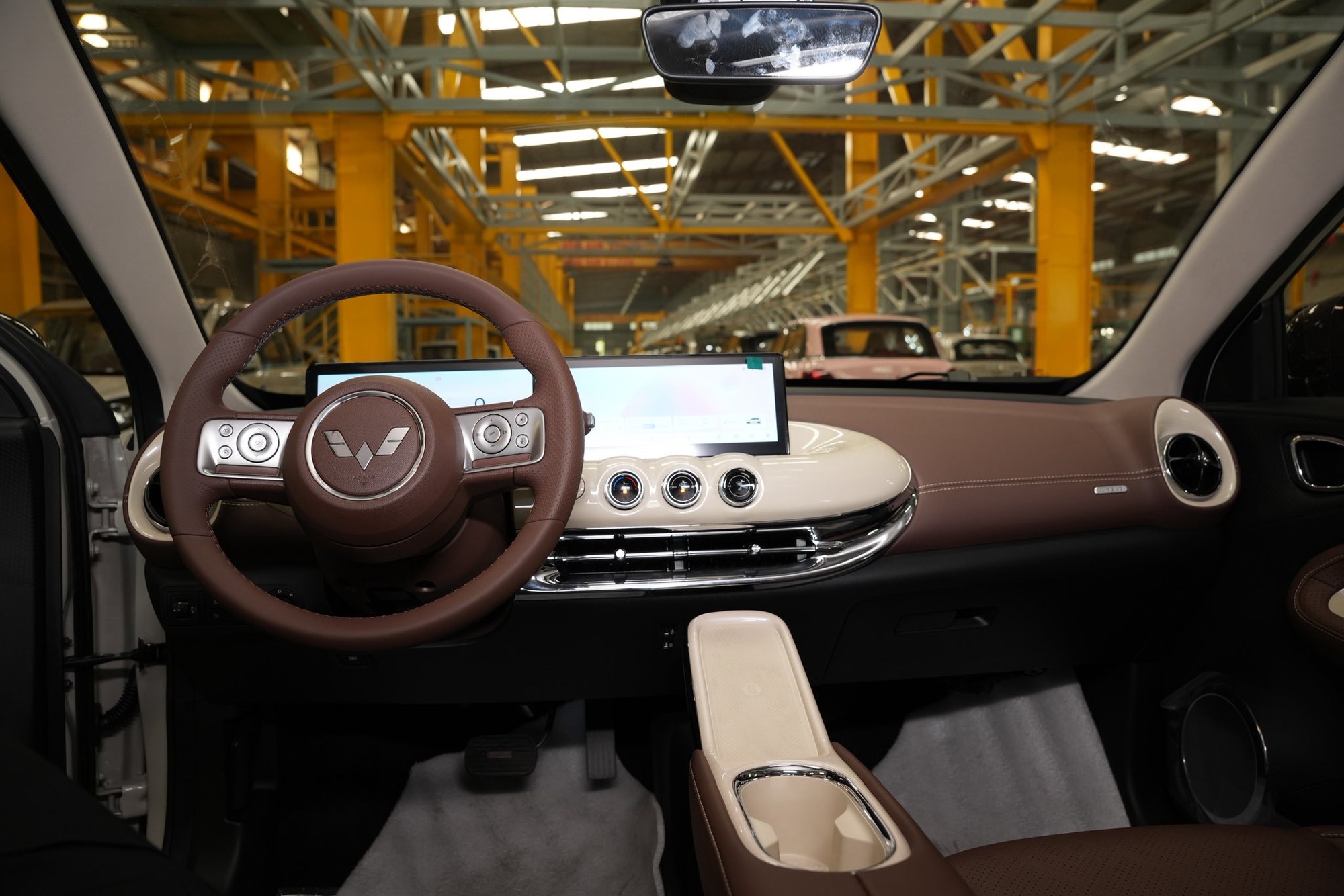 Ảnh thực tế Wuling Bingo 2026 tại Việt Nam: Gi&aacute; dự kiến từ 399 triệu đồng, cần số như Mercedes, camera 360, đổi cổng sạc từng g&acirc;y tranh c&atilde;i- Ảnh 7.