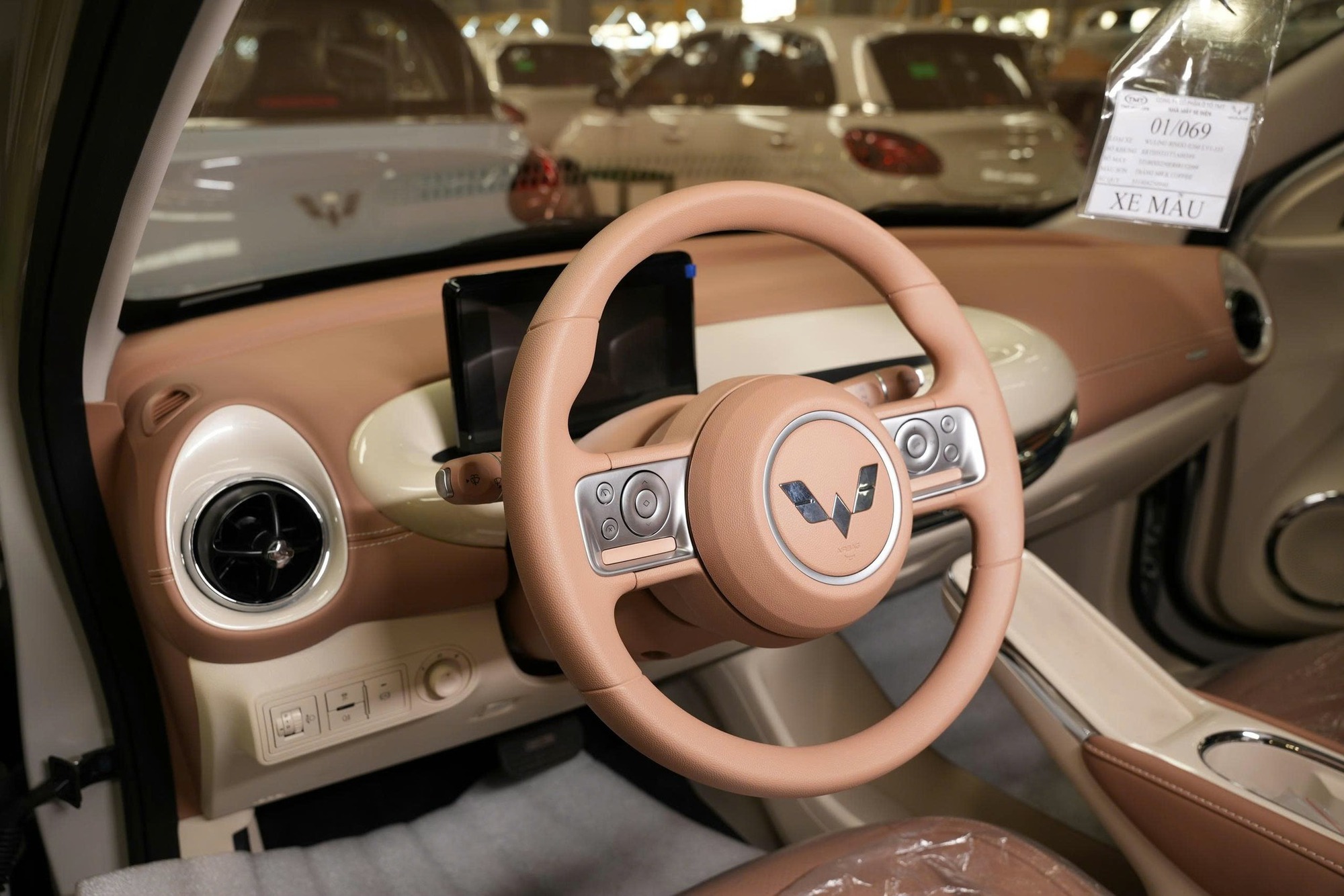 Ảnh thực tế Wuling Bingo 2026 tại Việt Nam: Gi&aacute; dự kiến từ 399 triệu đồng, cần số như Mercedes, camera 360, đổi cổng sạc từng g&acirc;y tranh c&atilde;i- Ảnh 4.