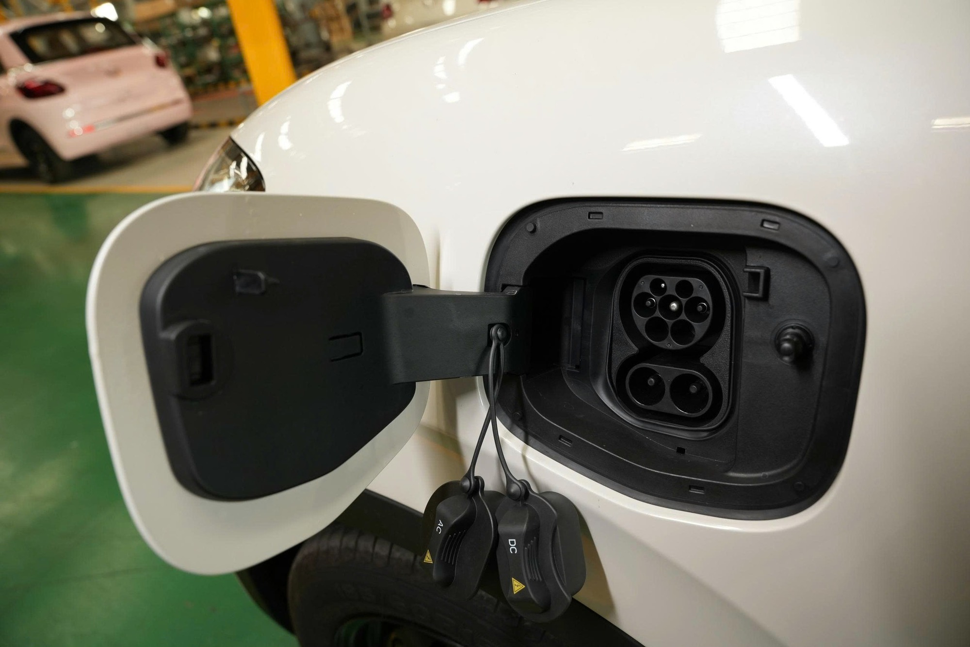 Ảnh thực tế Wuling Bingo 2026 tại Việt Nam: Gi&aacute; dự kiến từ 399 triệu đồng, cần số như Mercedes, camera 360, đổi cổng sạc từng g&acirc;y tranh c&atilde;i- Ảnh 10.