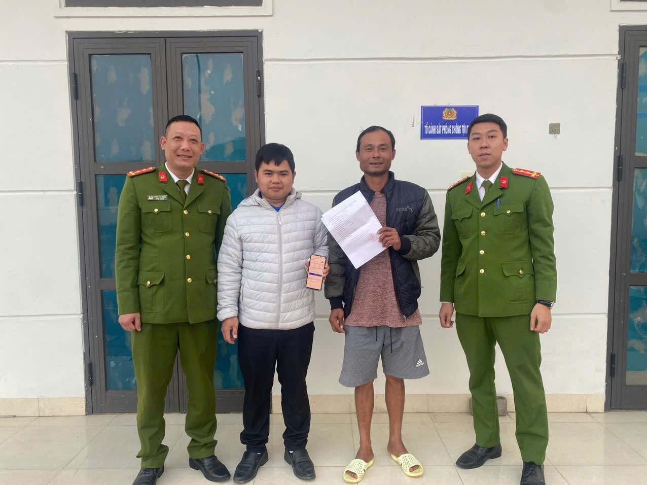 T&agrave;i khoản MB Bank của thanh ni&ecirc;n SN 1996 c&oacute; giao dịch 1,4 tỷ đồng với người kh&ocirc;ng r&otilde; lai lịch: C&ocirc;ng an x&atilde; lập tức v&agrave;o cuộc- Ảnh 2.