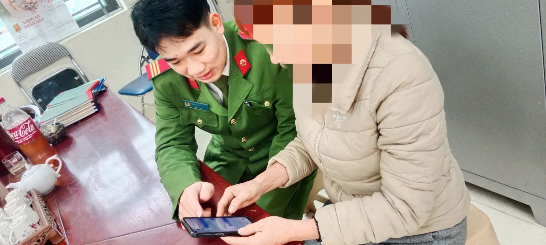 Con g&aacute;i ở Nhật Bản b&aacute;o chuyển khoản th&agrave;nh c&ocirc;ng 140 triệu đồng, mẹ kiểm tra t&agrave;i khoản rồi b&aacute;o lu&ocirc;n c&ocirc;ng an x&atilde;- Ảnh 1.