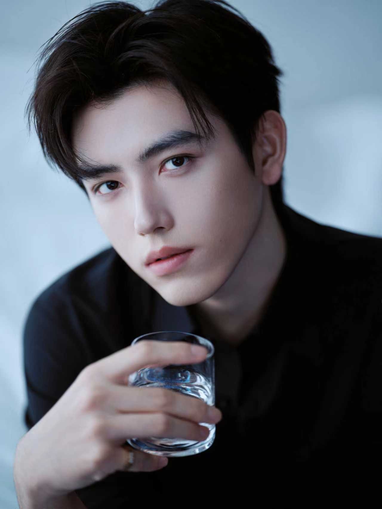 Danh s&aacute;ch Đỏ Đen chấn động Cbiz: Ti&ecirc;u Chiến - Bạch Lộc top đầu, cả loạt sao bại lộ 1.001 phốt th&aacute;i độ lồi l&otilde;m- Ảnh 10.