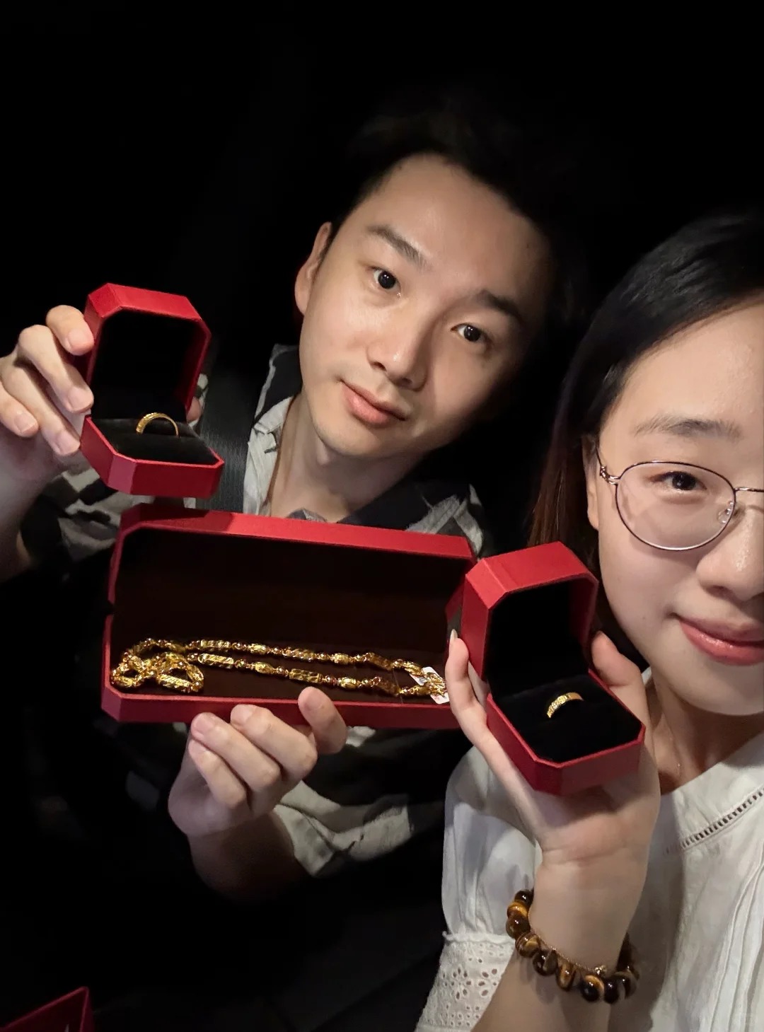 Người đ&agrave;n &ocirc;ng c&oacute; 5,95 tỷ đồng trong 10 ph&uacute;t nhờ b&aacute;n 28 m&oacute;n v&agrave;ng mua tặng vợ trong 15 năm- Ảnh 3.