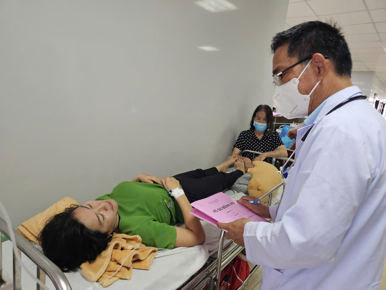 Nguy&ecirc;n nh&acirc;n ch&iacute;nh thức khiến 125 người nhập viện sau khi ăn b&aacute;nh m&igrave; ở TPHCM- Ảnh 1.