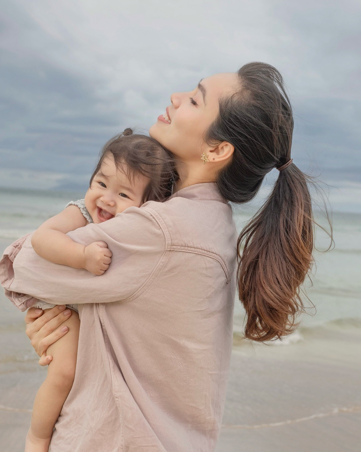 Ho&agrave;ng My một m&igrave;nh nu&ocirc;i con- Ảnh 13.