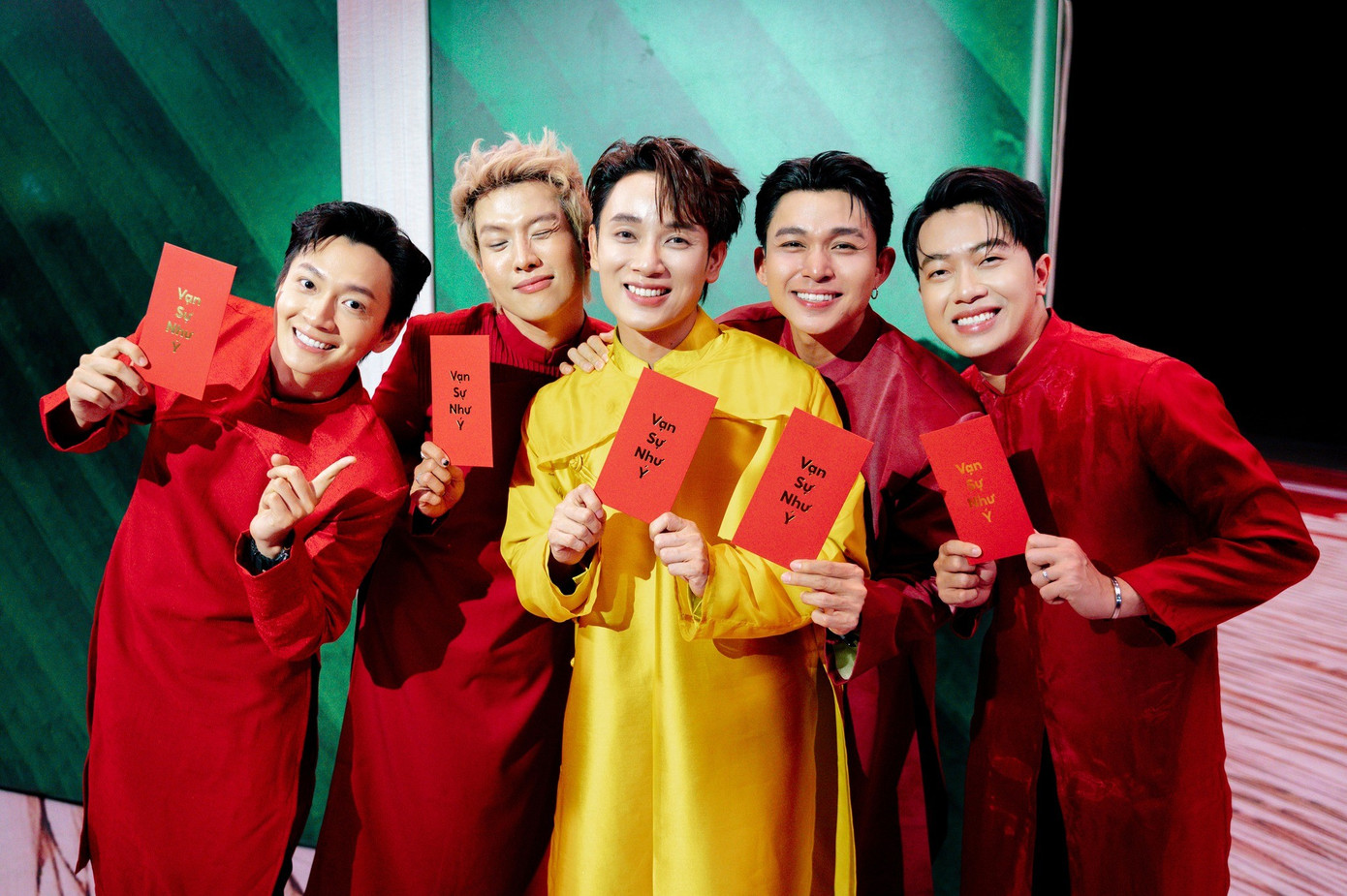 H&aacute;t nhạc Tết, Ưng Ho&agrave;ng Ph&uacute;c, Thanh Thảo bị ch&ecirc; lỗi thời- Ảnh 3.