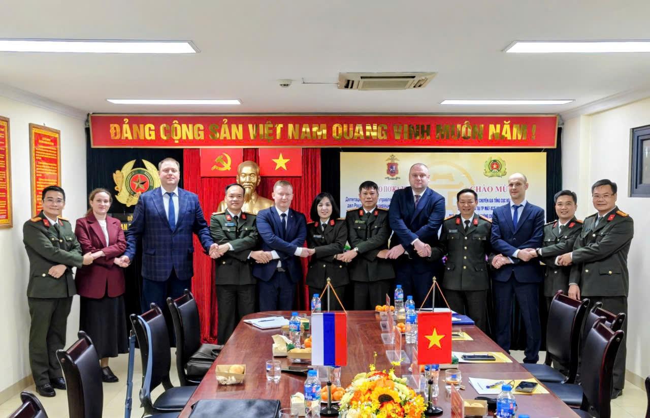 Phòng An ninh mạng và phòng, chống tội phạm sử dụng công nghệ cao - CATP Hà Nội: “Lá chắn” an ninh vững vàng trên không gian mạng- Ảnh 4. Phòng An ninh mạng và phòng, chống tội phạm sử dụng công nghệ cao - CATP Hà Nội: “Lá chắn” an ninh vững vàng trên không gian mạng- Ảnh 4.