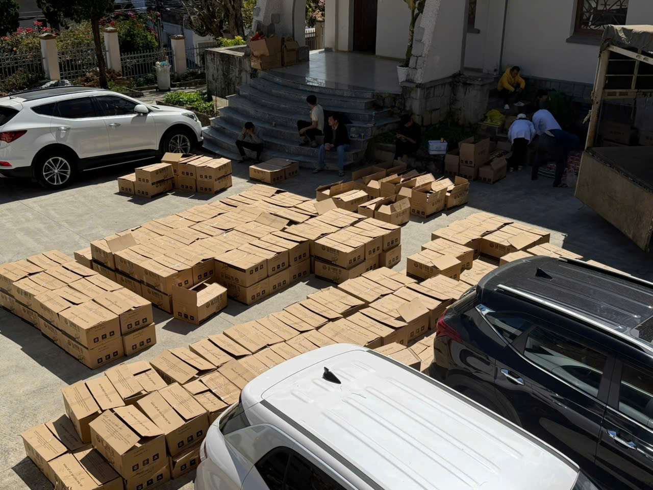 Bắt quả tang hơn 7 tấn c&agrave; ph&ecirc; nghi giả chuẩn bị tuồn ra thị trường- Ảnh 3.