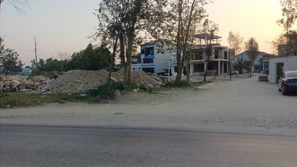 Vụ mua đất, chuẩn bị xây nhà thì xuất hiện ngôi mộ tổ ở Nghệ An: Thông tin mới nhất- Ảnh 2. Vụ mua đất, chuẩn bị xây nhà thì xuất hiện ngôi mộ tổ ở Nghệ An: Thông tin mới nhất- Ảnh 2.