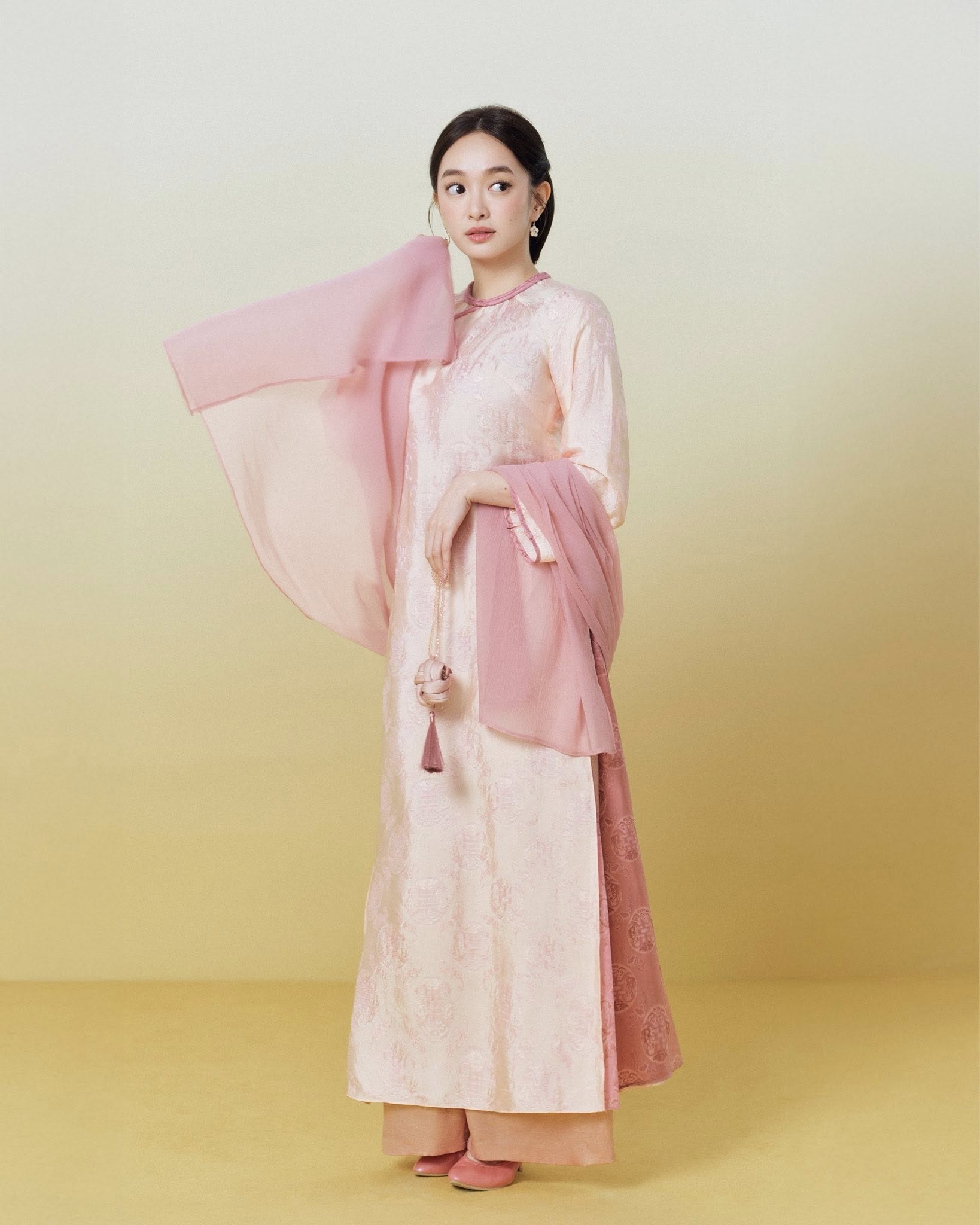 Drama săn &aacute;o d&agrave;i ồn nhất l&uacute;c n&agrave;y: Mua kh&oacute; hơn v&agrave;ng, brand nhận b&atilde;o phẫn nộ về c&aacute;ch xử l&yacute;- Ảnh 2.