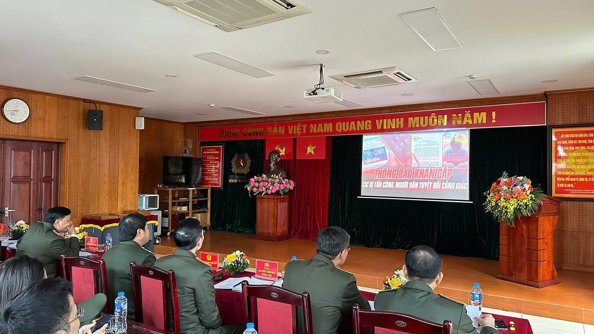 Phòng An ninh mạng và phòng, chống tội phạm sử dụng công nghệ cao - CATP Hà Nội: “Lá chắn” an ninh vững vàng trên không gian mạng- Ảnh 1. Phòng An ninh mạng và phòng, chống tội phạm sử dụng công nghệ cao - CATP Hà Nội: “Lá chắn” an ninh vững vàng trên không gian mạng- Ảnh 1.