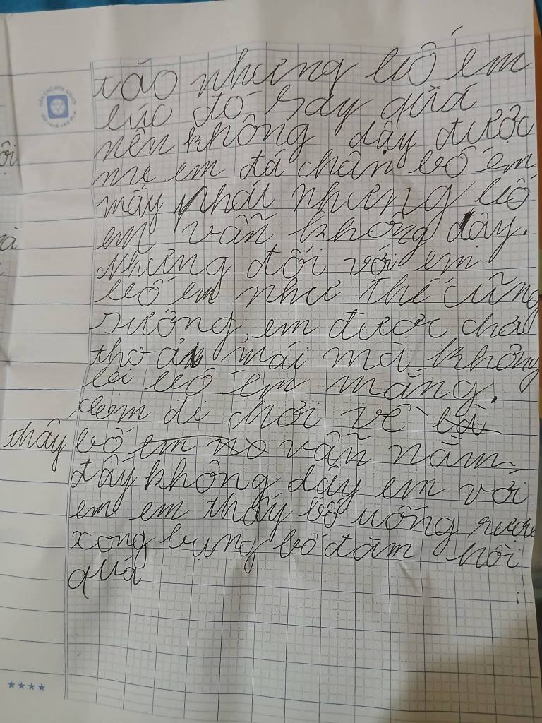 Thấy "miếng r&aacute;c" b&ecirc;n h&ocirc;ng cặp s&aacute;ch của con, b&agrave; mẹ mở ra đọc rồi hết hồn: Cười th&igrave; cười đấy m&agrave; bao nhi&ecirc;u người cũng rơi nước mắt- Ảnh 3.