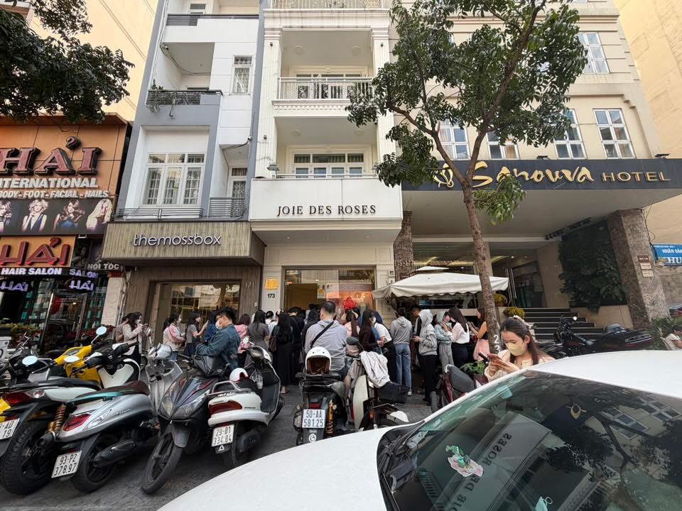 Drama săn &aacute;o d&agrave;i ồn nhất l&uacute;c n&agrave;y: Mua kh&oacute; hơn v&agrave;ng, brand nhận b&atilde;o phẫn nộ về c&aacute;ch xử l&yacute;- Ảnh 11.