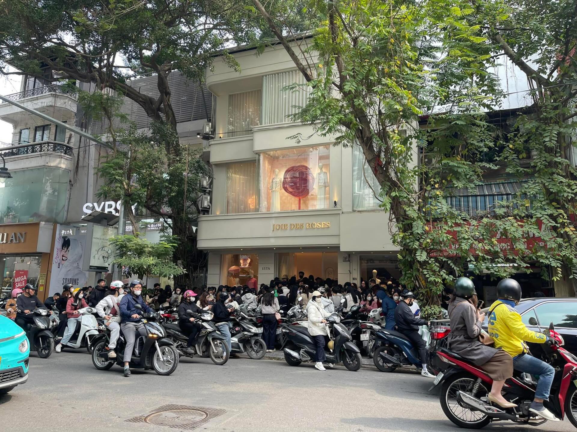 Drama săn &aacute;o d&agrave;i ồn nhất l&uacute;c n&agrave;y: Mua kh&oacute; hơn v&agrave;ng, brand nhận b&atilde;o phẫn nộ về c&aacute;ch xử l&yacute;- Ảnh 12.