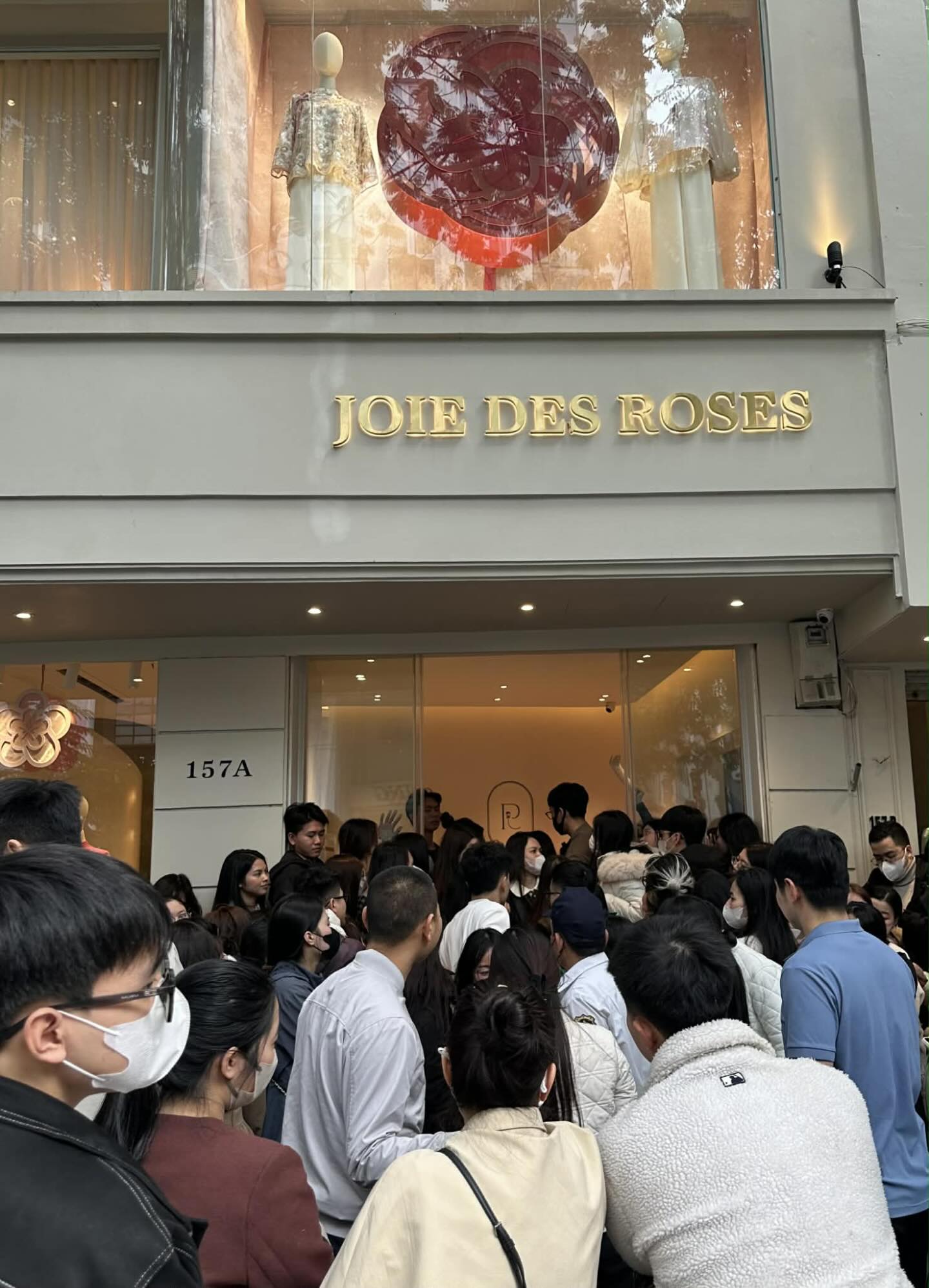 Drama săn &aacute;o d&agrave;i ồn nhất l&uacute;c n&agrave;y: Mua kh&oacute; hơn v&agrave;ng, brand nhận b&atilde;o phẫn nộ về c&aacute;ch xử l&yacute;- Ảnh 14.