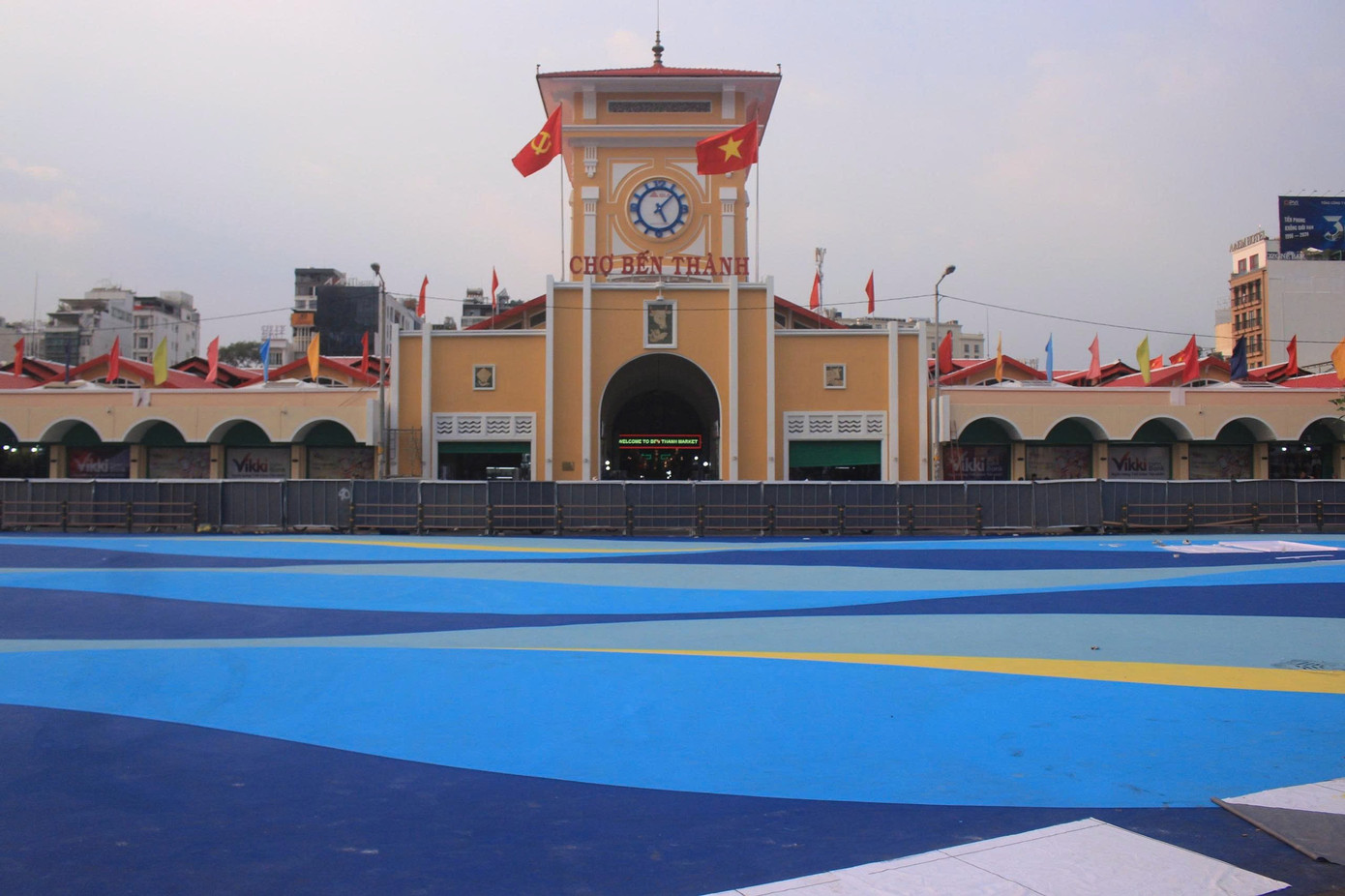 Chợ Bến Th&agrave;nh kh&aacute;c lạ với 's&oacute;ng nước bập bềnh'- Ảnh 3.