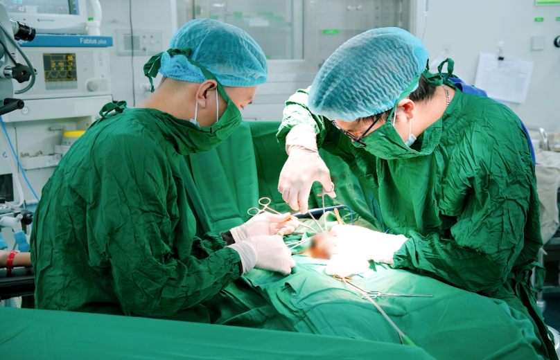 14 tuổi đ&atilde; phải cắt bỏ một b&ecirc;n tinh ho&agrave;n, b&aacute;c sĩ nhắc bố mẹ đưa con đi kh&aacute;m ngay khi thấy dấu hiệu n&agrave;y v&agrave;o m&ugrave;a đ&ocirc;ng- Ảnh 3.