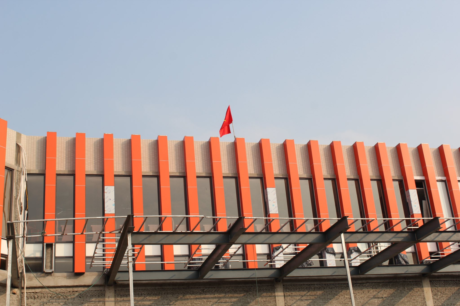 1 trường THPT c&ocirc;ng lập ở H&agrave; Nội lột x&aacute;c ho&agrave;n to&agrave;n: Từ cũ kỹ giờ TO ĐẸP qu&aacute; đỗi, bước v&agrave;o m&agrave; cứ ngỡ đang đ&oacute;ng phim thanh xu&acirc;n!- Ảnh 6.