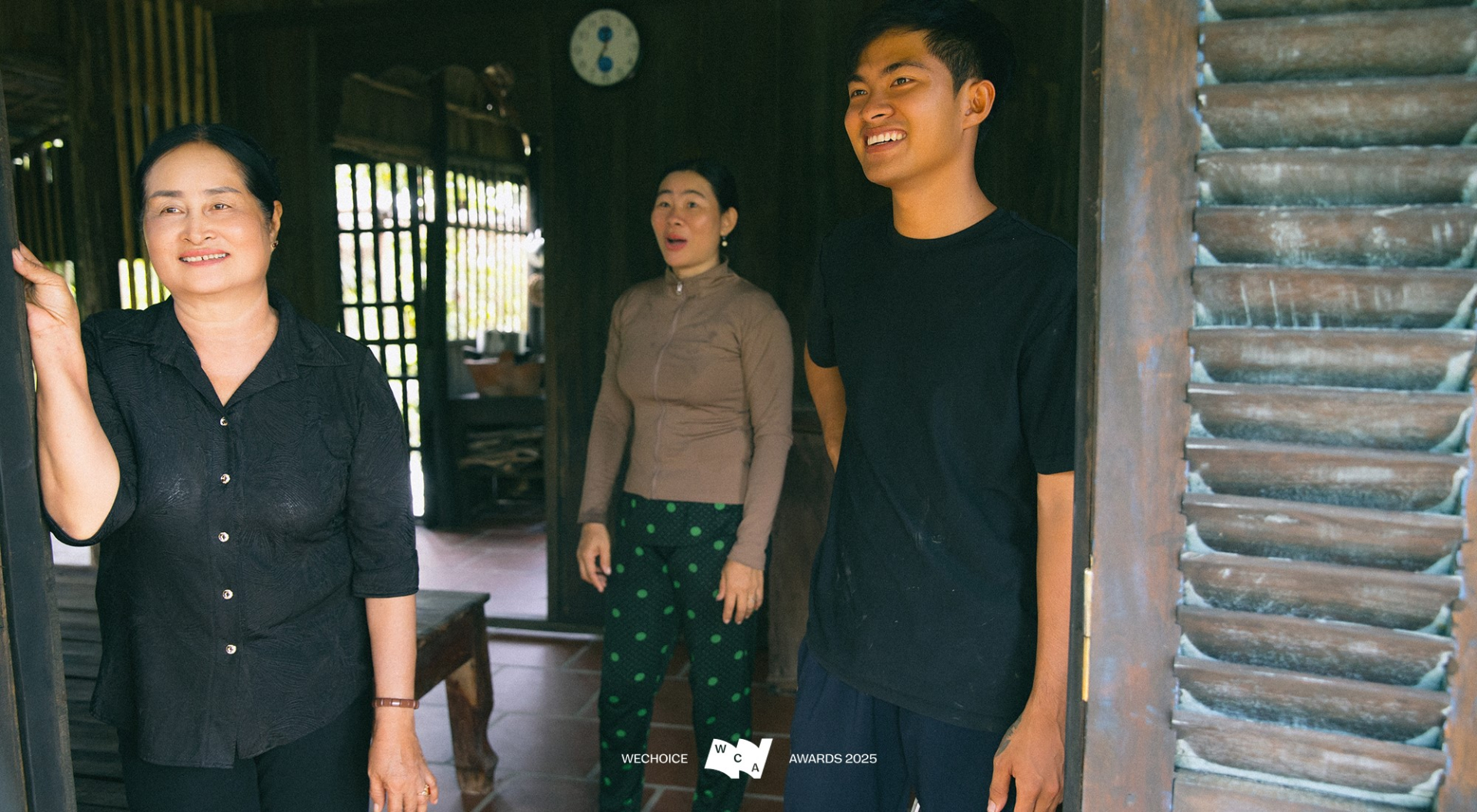 L&ecirc; Tuấn Khang - Con C&ograve; Đ&acirc;y tr&ecirc;n đường đua vote WeChoice Awards: Khi trai miền T&acirc;y chạm tr&aacute;n "mẹ miền Bắc"- Ảnh 3.