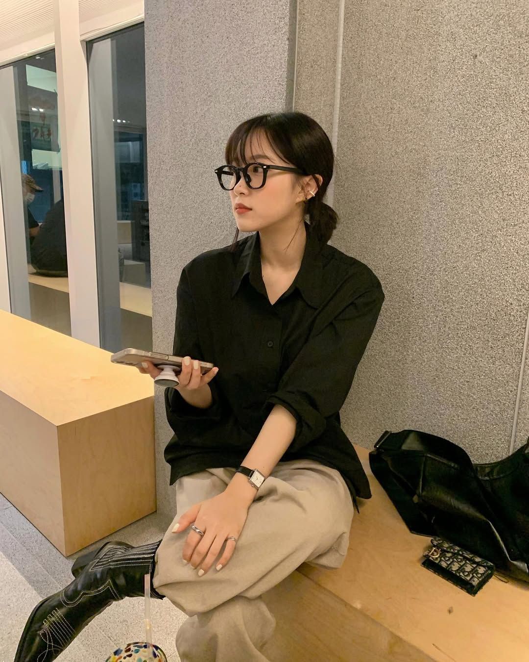 Gi&aacute; v&agrave;ng hơn 19 triệu/chỉ, người c&oacute; 6 c&acirc;y v&agrave;ng trong tay &ldquo;đứng ngồi kh&ocirc;ng y&ecirc;n&rdquo;- Ảnh 2.