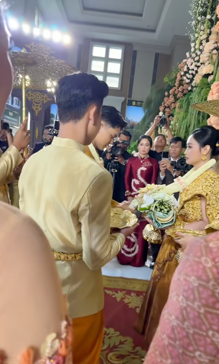 C&ocirc; d&acirc;u T&acirc;y Ninh tổ chức đ&aacute;m cưới ở Campuchia: Nh&agrave; trai "chơi lớn" cỡ n&agrave;y th&igrave; ai l&agrave;m lại!- Ảnh 7.