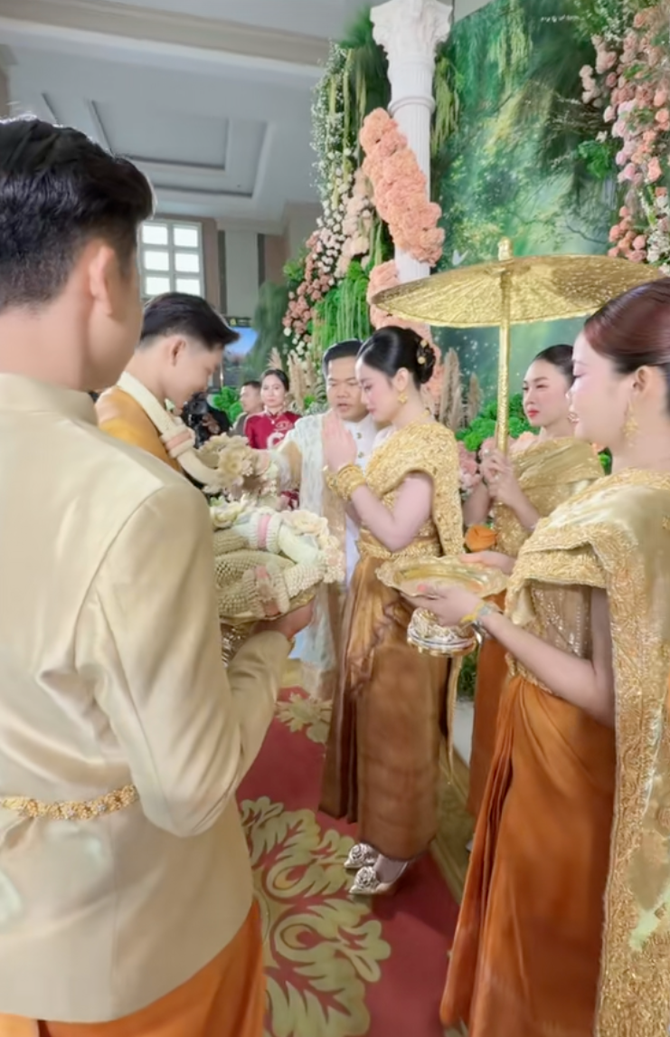 C&ocirc; d&acirc;u T&acirc;y Ninh tổ chức đ&aacute;m cưới ở Campuchia: Nh&agrave; trai "chơi lớn" cỡ n&agrave;y th&igrave; ai l&agrave;m lại!- Ảnh 8.