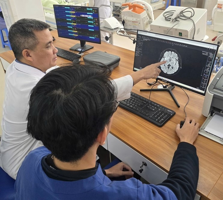 Bệnh viện Bạch Mai tiếp nhận nhiều ca h&ocirc;n m&ecirc; do ngộ độc kh&iacute; CO- Ảnh 2.