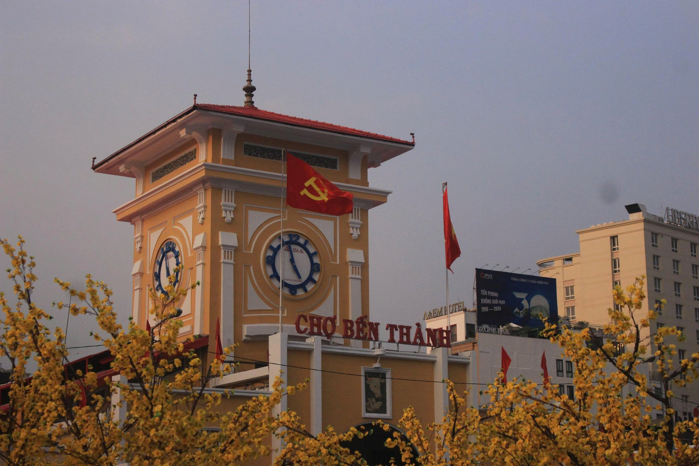 Chợ Bến Th&agrave;nh kh&aacute;c lạ với 's&oacute;ng nước bập bềnh'- Ảnh 5.