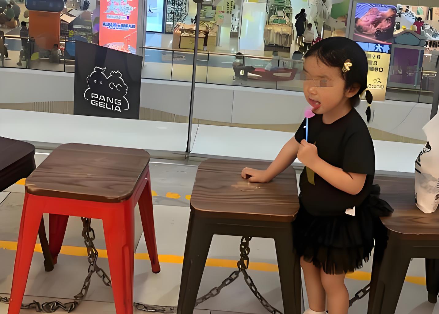 Bé gái 4 tuổi đi học về thường xuyên gãi vùng kín, bác sĩ nói một câu khiến mẹ sững người- Ảnh 1.