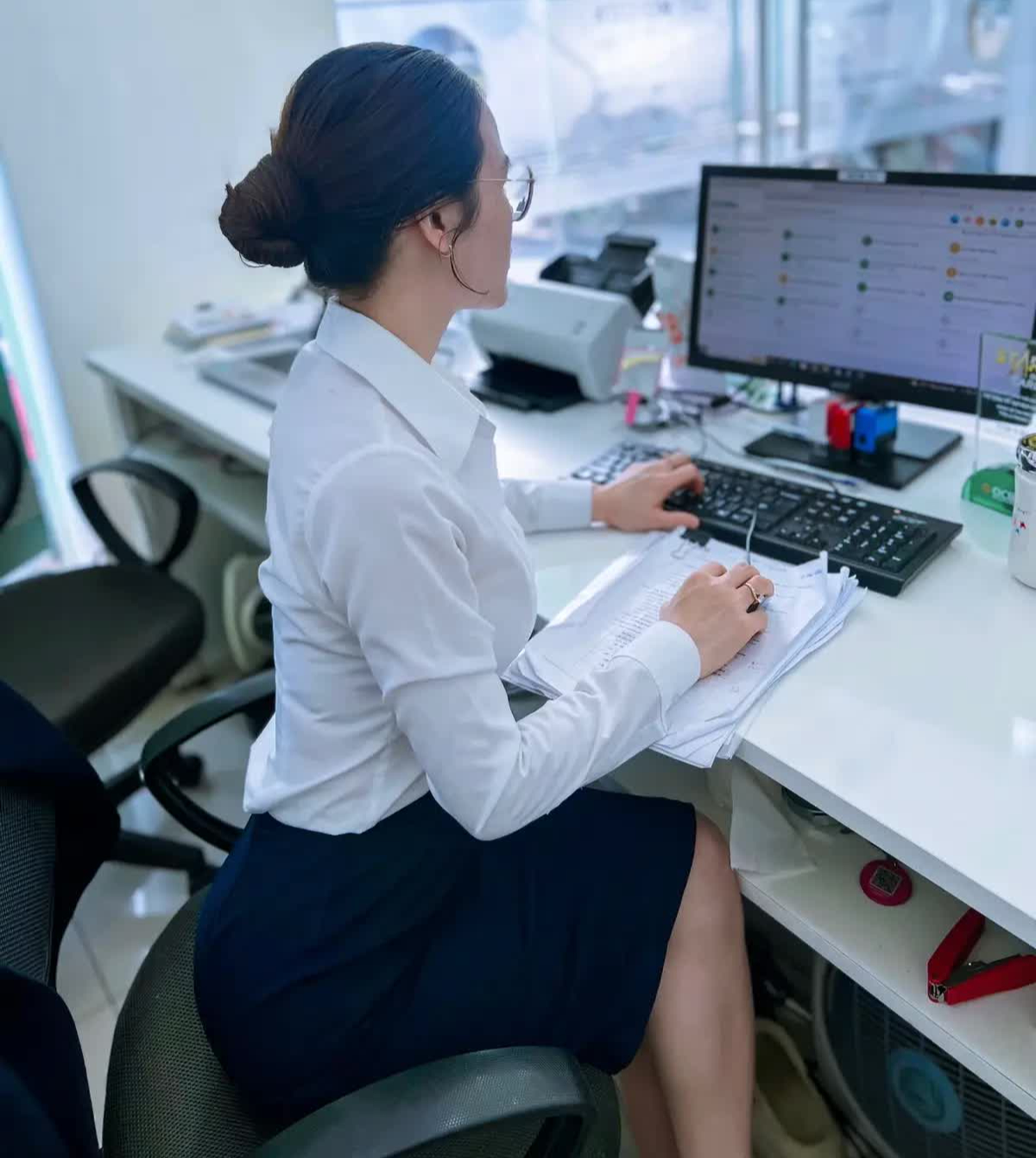 D&acirc;n ng&acirc;n h&agrave;ng tầm n&agrave;y: 19h30 đang họp - 21h mới ăn tối, c&ograve;n chuyện y&ecirc;u đương, gia đ&igrave;nh th&igrave; sao?- Ảnh 3.