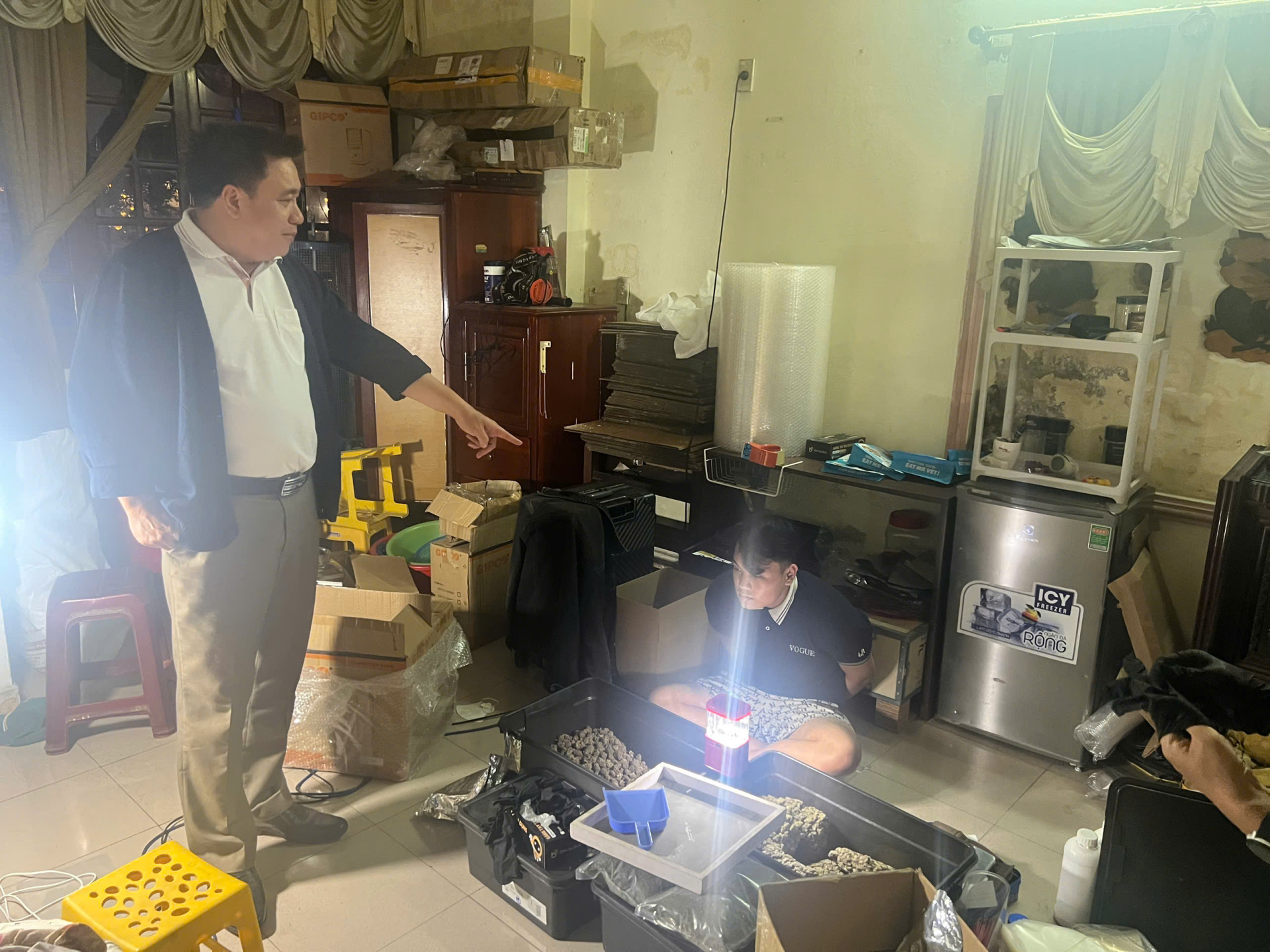 Đột k&iacute;ch ng&ocirc;i nh&agrave; số 745, bắt Đỗ Hữu Duy sinh năm 2003 trong chuy&ecirc;n &aacute;n lớn nhất- Ảnh 4.