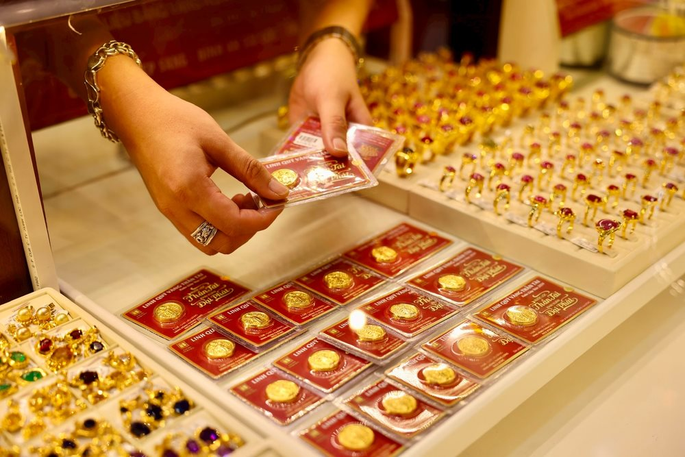 Giá vàng vượt mốc 190 triệu đồng/lượng, hàng triệu người dân đang giữ vàng băn khoăn: Từ 9/2, vàng nhẫn, vàng miếng mất hóa đơn có bán được không?- Ảnh 2. Giá vàng vượt mốc 190 triệu đồng/lượng, hàng triệu người dân đang giữ vàng băn khoăn: Từ 9/2, vàng nhẫn, vàng miếng mất hóa đơn có bán được không?- Ảnh 2.
