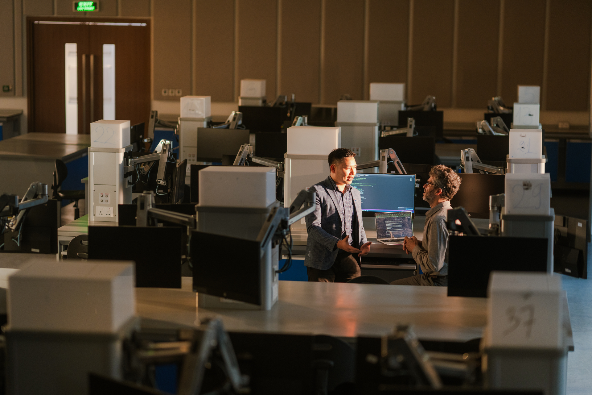 Tỷ ph&uacute; Phạm Nhật Vượng miễn học ph&iacute;, phụ cấp 8 triệu/th&aacute;ng cho 20.000 người Việt học AI: Vingroup c&oacute; cam kết đầu ra kh&ocirc;ng?- Ảnh 3.