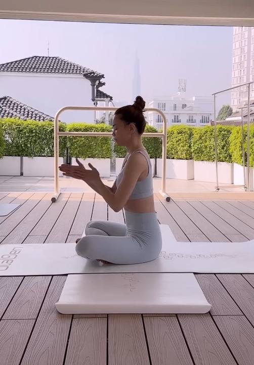 Hồ Ngọc H&agrave; tiết lộ thực đơn xuống 2kg trong 3 tuần, "độ" d&aacute;ng đ&oacute;n Tết: Da căng mọng, d&aacute;ng vẫn xinh nhờ 1 loại thịt v&agrave; 1 nước- Ảnh 9.