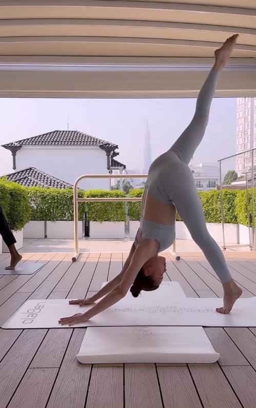 Hồ Ngọc H&agrave; tiết lộ thực đơn xuống 2kg trong 3 tuần, "độ" d&aacute;ng đ&oacute;n Tết: Da căng mọng, d&aacute;ng vẫn xinh nhờ 1 loại thịt v&agrave; 1 nước- Ảnh 11.