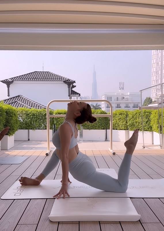 Hồ Ngọc H&agrave; tiết lộ thực đơn xuống 2kg trong 3 tuần, "độ" d&aacute;ng đ&oacute;n Tết: Da căng mọng, d&aacute;ng vẫn xinh nhờ 1 loại thịt v&agrave; 1 nước- Ảnh 12.