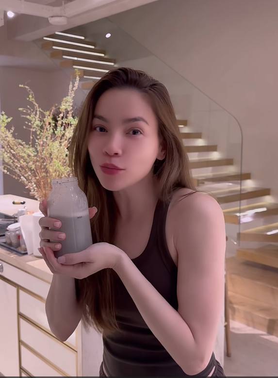 Hồ Ngọc H&agrave; tiết lộ thực đơn xuống 2kg trong 3 tuần, "độ" d&aacute;ng đ&oacute;n Tết: Da căng mọng, d&aacute;ng vẫn xinh nhờ 1 loại thịt v&agrave; 1 nước- Ảnh 8.