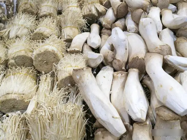 5 loại rau dễ "ngậm h&oacute;a chất" nhất chợ, ch&iacute;nh người b&aacute;n cũng kh&ocirc;ng d&aacute;m ăn, dịp lễ Tết c&agrave;ng n&ecirc;n chọn kỹ khi mua- Ảnh 4.