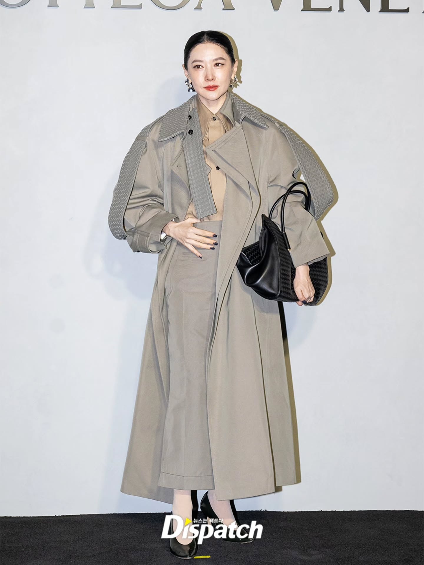 Kim Seon Ho si&ecirc;u cấp đẹp trai, Lee Young Ae - Moon Ga Young sang ng&uacute;t ng&agrave;n tại event của Bottega- Ảnh 2.