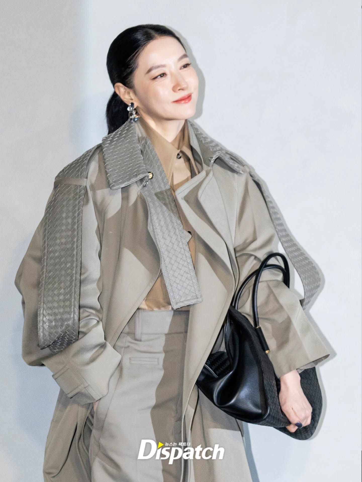 Kim Seon Ho si&ecirc;u cấp đẹp trai, Lee Young Ae - Moon Ga Young sang ng&uacute;t ng&agrave;n tại event của Bottega- Ảnh 3.