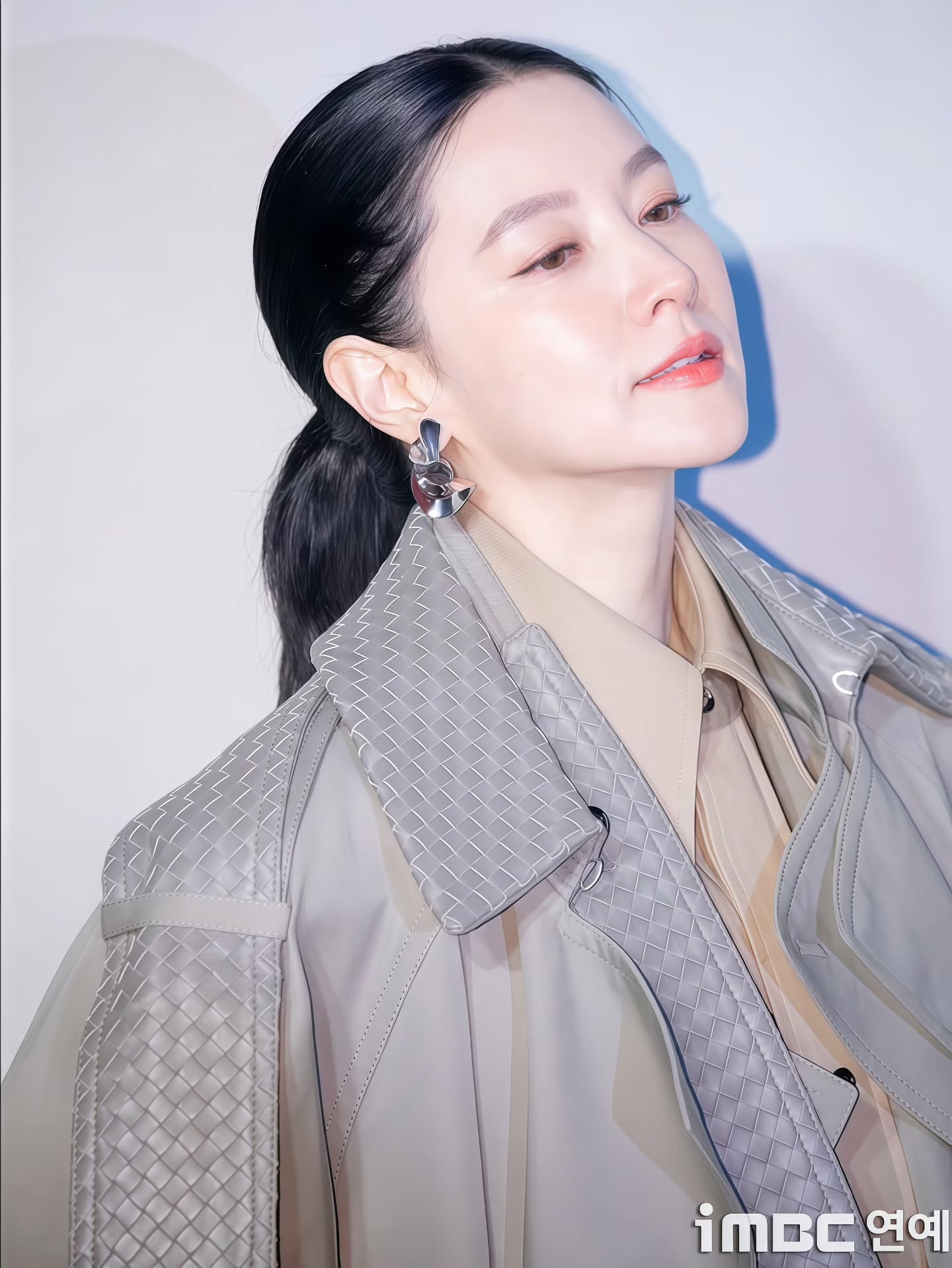 Kim Seon Ho si&ecirc;u cấp đẹp trai, Lee Young Ae - Moon Ga Young sang ng&uacute;t ng&agrave;n tại event của Bottega- Ảnh 4.