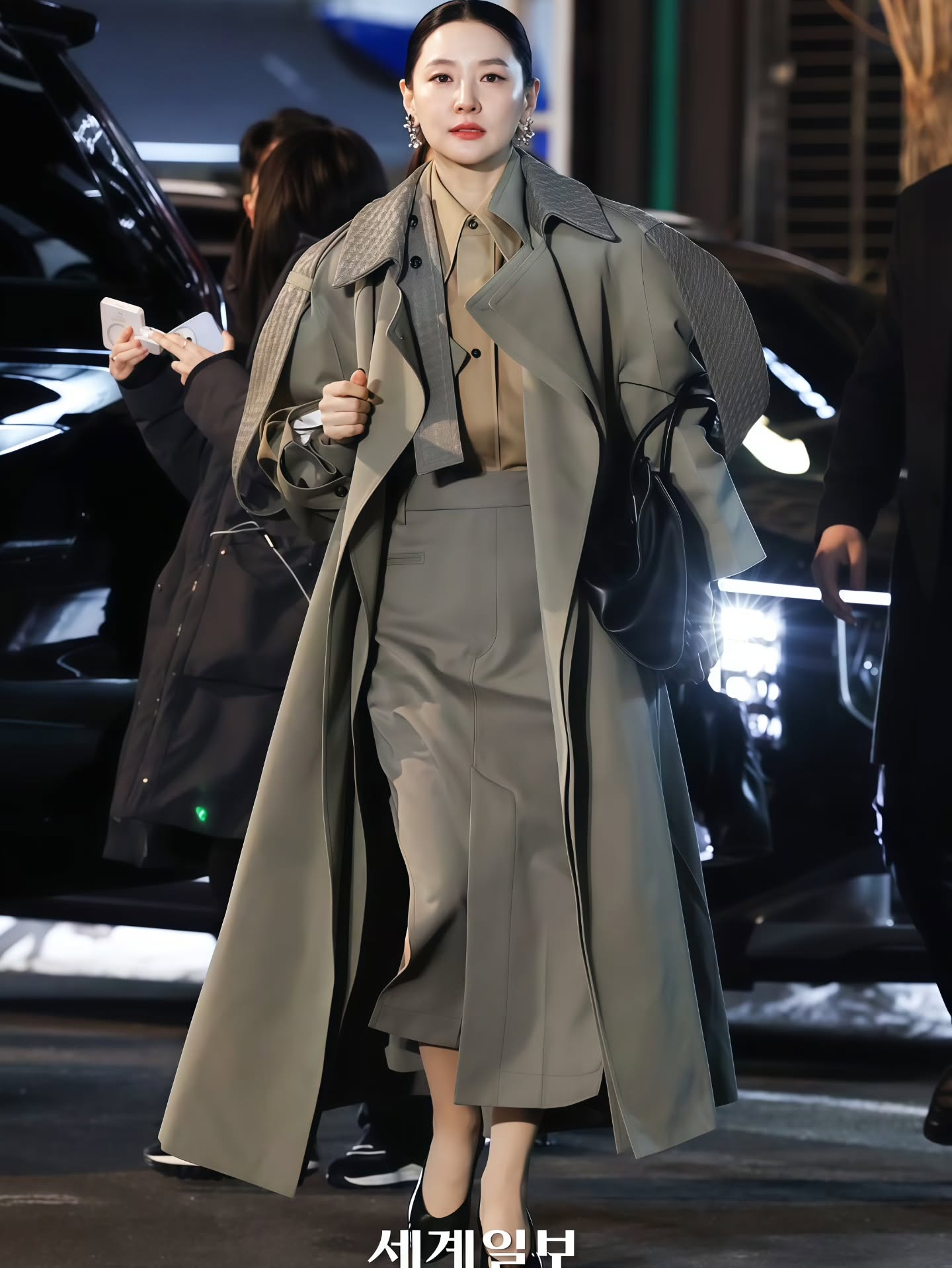 Kim Seon Ho si&ecirc;u cấp đẹp trai, Lee Young Ae - Moon Ga Young sang ng&uacute;t ng&agrave;n tại event của Bottega- Ảnh 1.