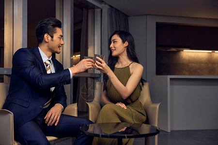 Thời đ&agrave;n &ocirc;ng chỉ biết &ldquo;kiếm tiền&rdquo; đ&atilde; qua, giờ c&ograve;n phải biết giữ phong độ: Kh&ocirc;ng cần qu&aacute; đẹp, chỉ cần kh&ocirc;ng 